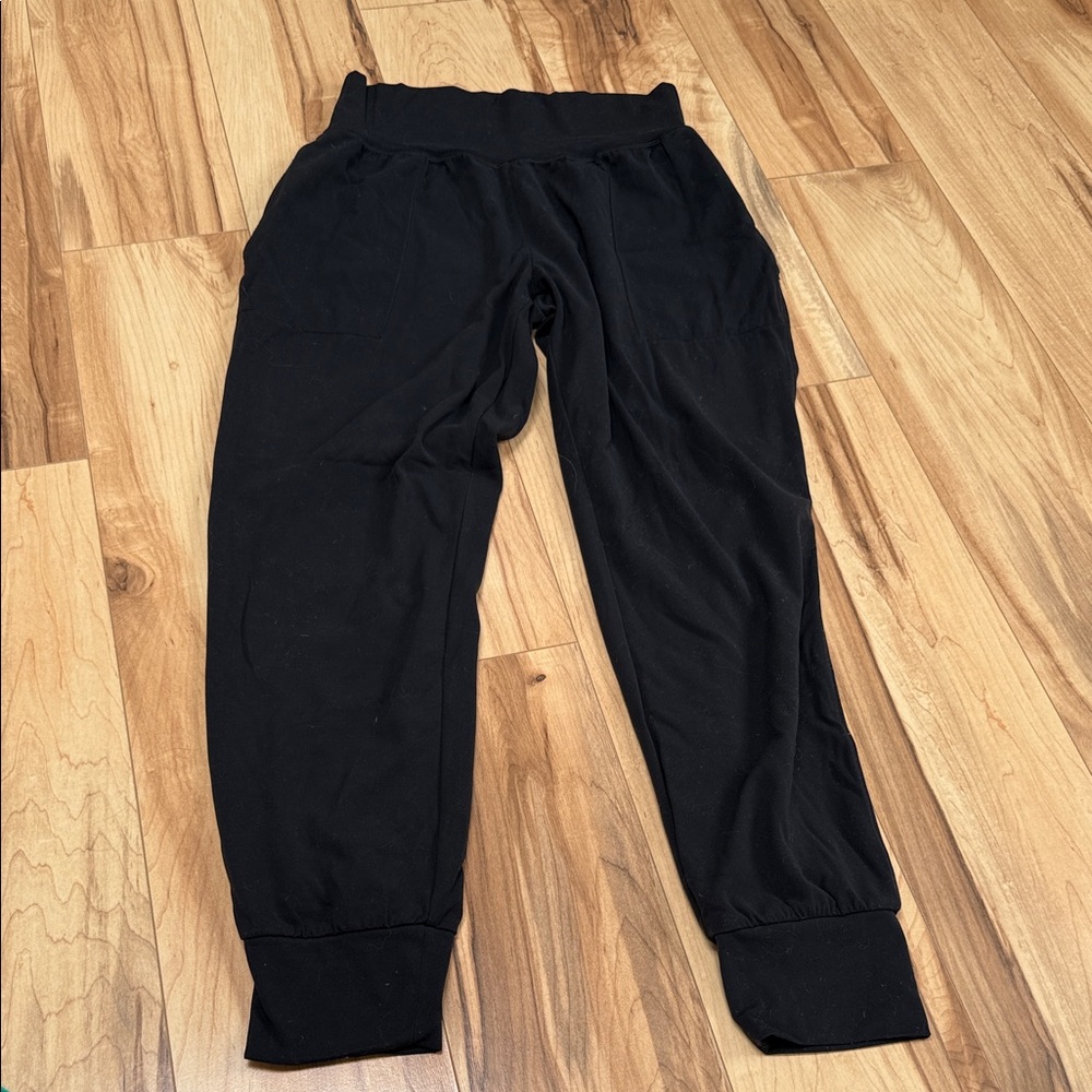 Athleta Black Salutation Jogger